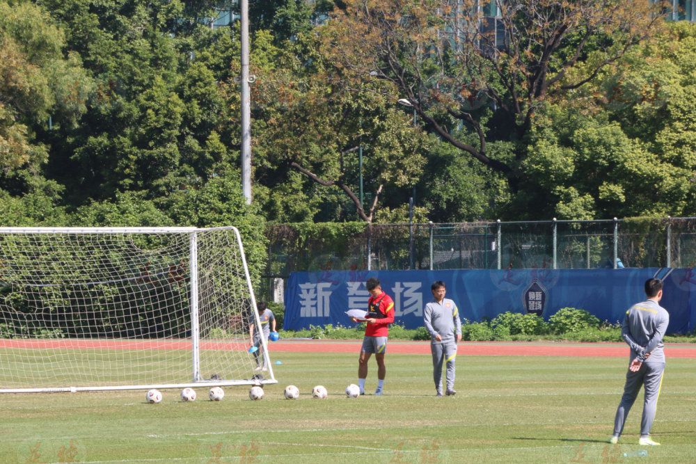 08:10阿根廷杯　拉普拉塔大学生1-0防御与正义09:00哥伦甲　麦德林独立2-1巴兰基利亚青年08:00NBA 奇才122-142鹈鹕08:00NBA 活塞111-129费城76人08:30NBA 热火115-104黄蜂08:30NBA 猛龙135-128老鹰09:00NBA 马刺199-122湖人09:00NBA 火箭117-104灰熊今日焦点战预告凌晨1.45，欧联杯：利物浦已经锁定小组第一，圣吉罗斯联还需拿分晋级，本场谁能笑到最后？凌晨1.45，欧联杯：雷恩只需一分即可确保小组第一，比利亚雷亚尔能否击败对手获得晋级名额？凌晨4点，欧联杯：西汉姆和弗赖堡同积12分，本场谁能取得小组第一位置？凌晨4点，欧联杯：布莱顿暂居小组第二，马赛能否以头名出线？事件下周一抽签！